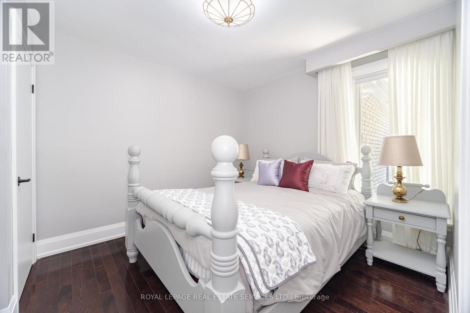












26 ALANMEADE CRESCENT

,
Toronto,




Ontario
M9B2H3

