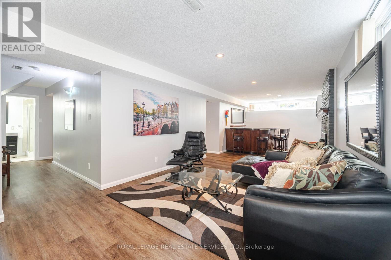 












26 ALANMEADE CRESCENT

,
Toronto,




Ontario
M9B2H3

