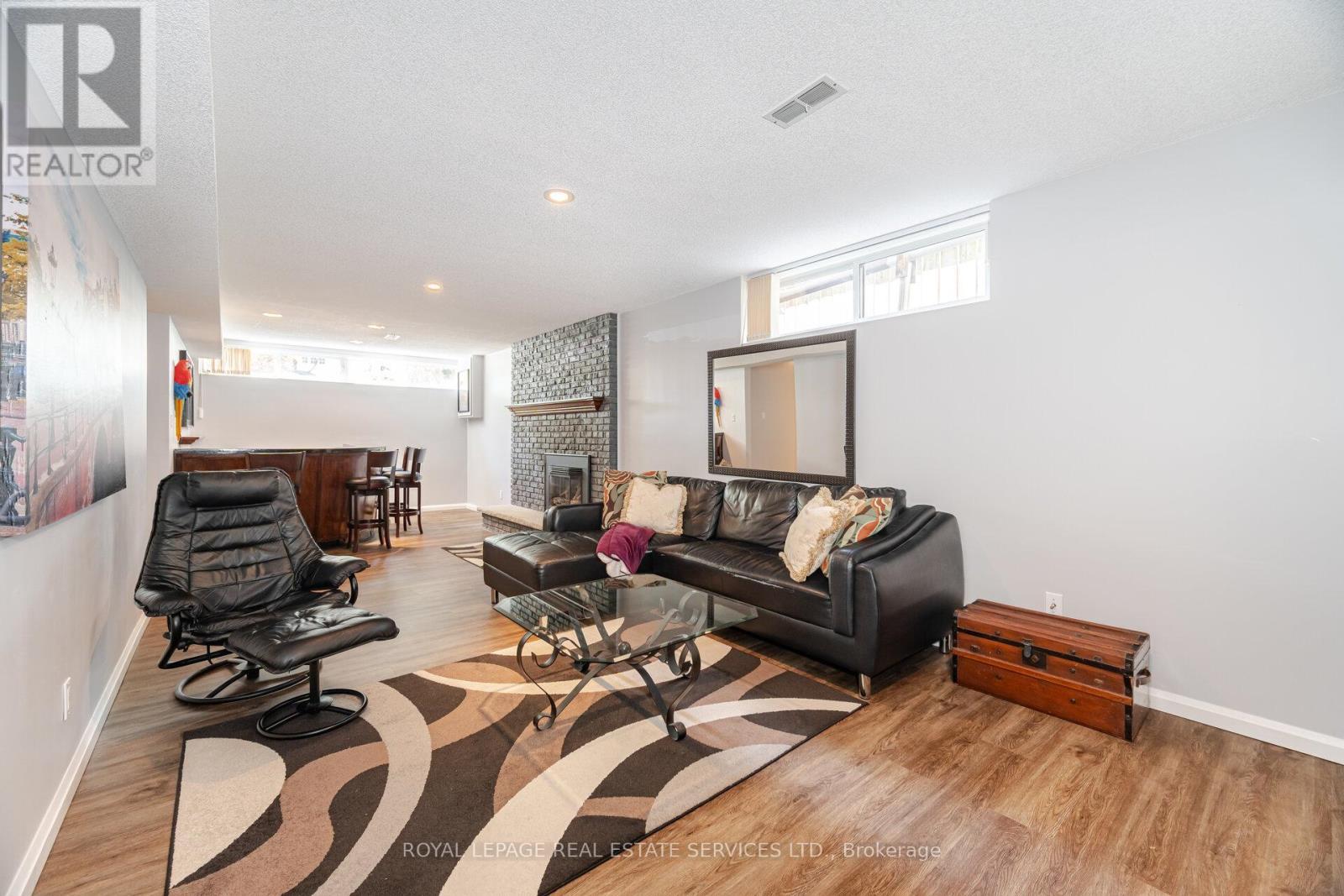 












26 ALANMEADE CRESCENT

,
Toronto,




Ontario
M9B2H3

