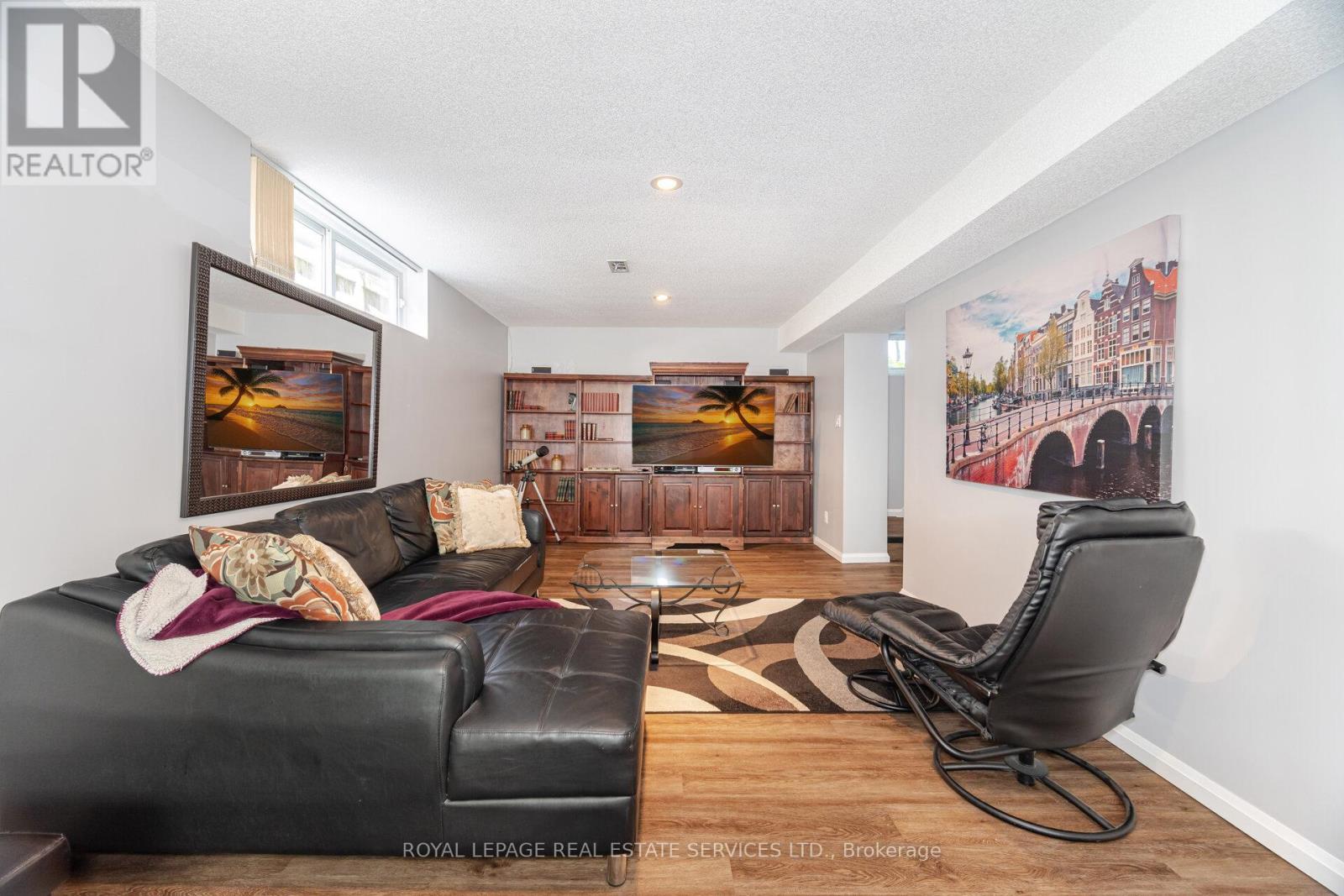 












26 ALANMEADE CRESCENT

,
Toronto,




Ontario
M9B2H3

