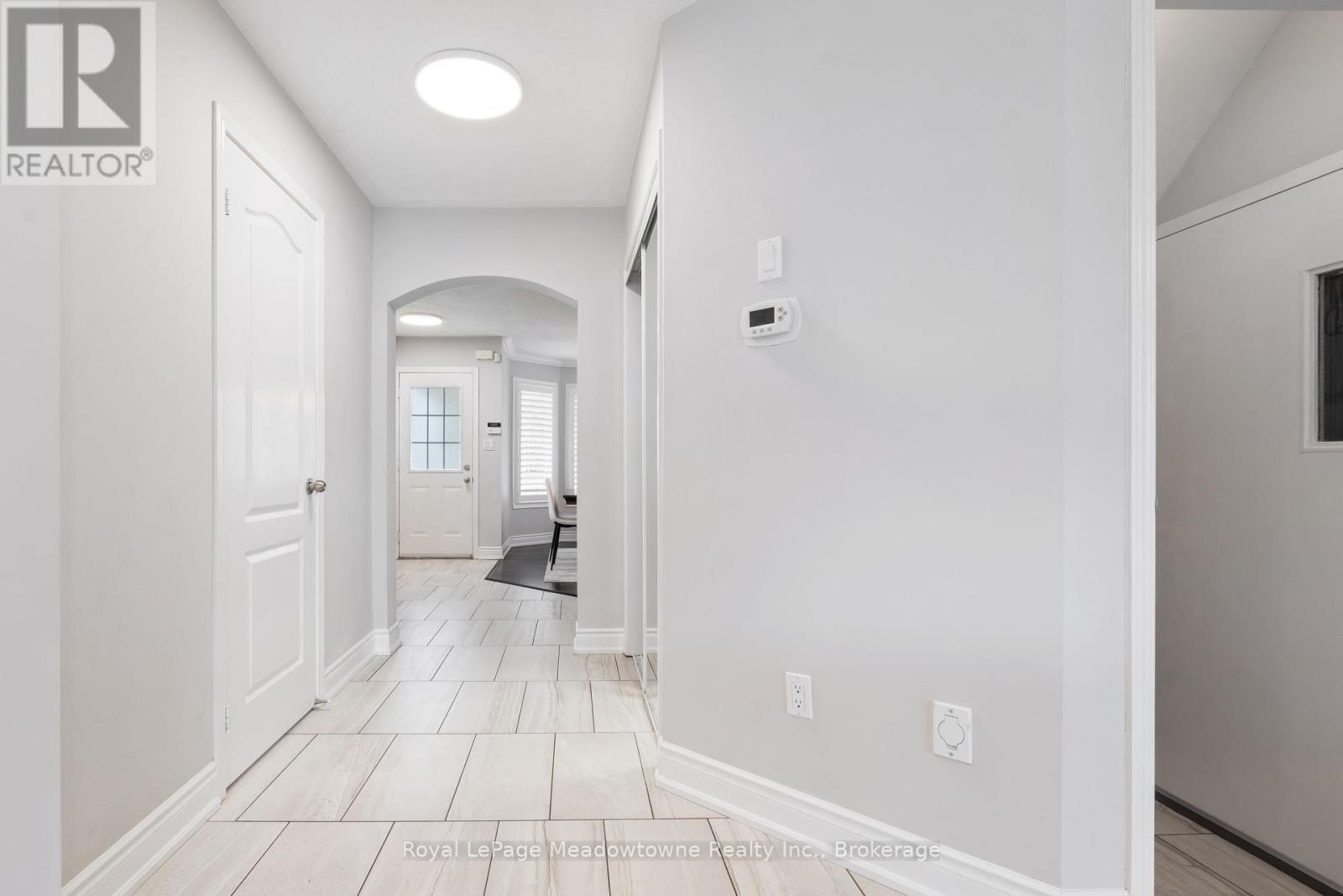 












824 GAZLEY CIRCLE

,
Milton (BE Beaty),




Ontario
L9T6M2

