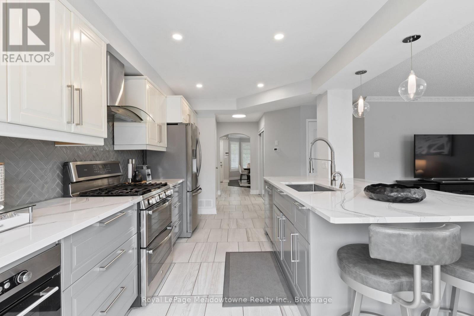 












824 GAZLEY CIRCLE

,
Milton (BE Beaty),




Ontario
L9T6M2

