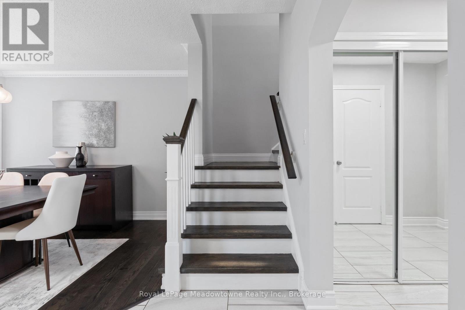 












824 GAZLEY CIRCLE

,
Milton (BE Beaty),




Ontario
L9T6M2

