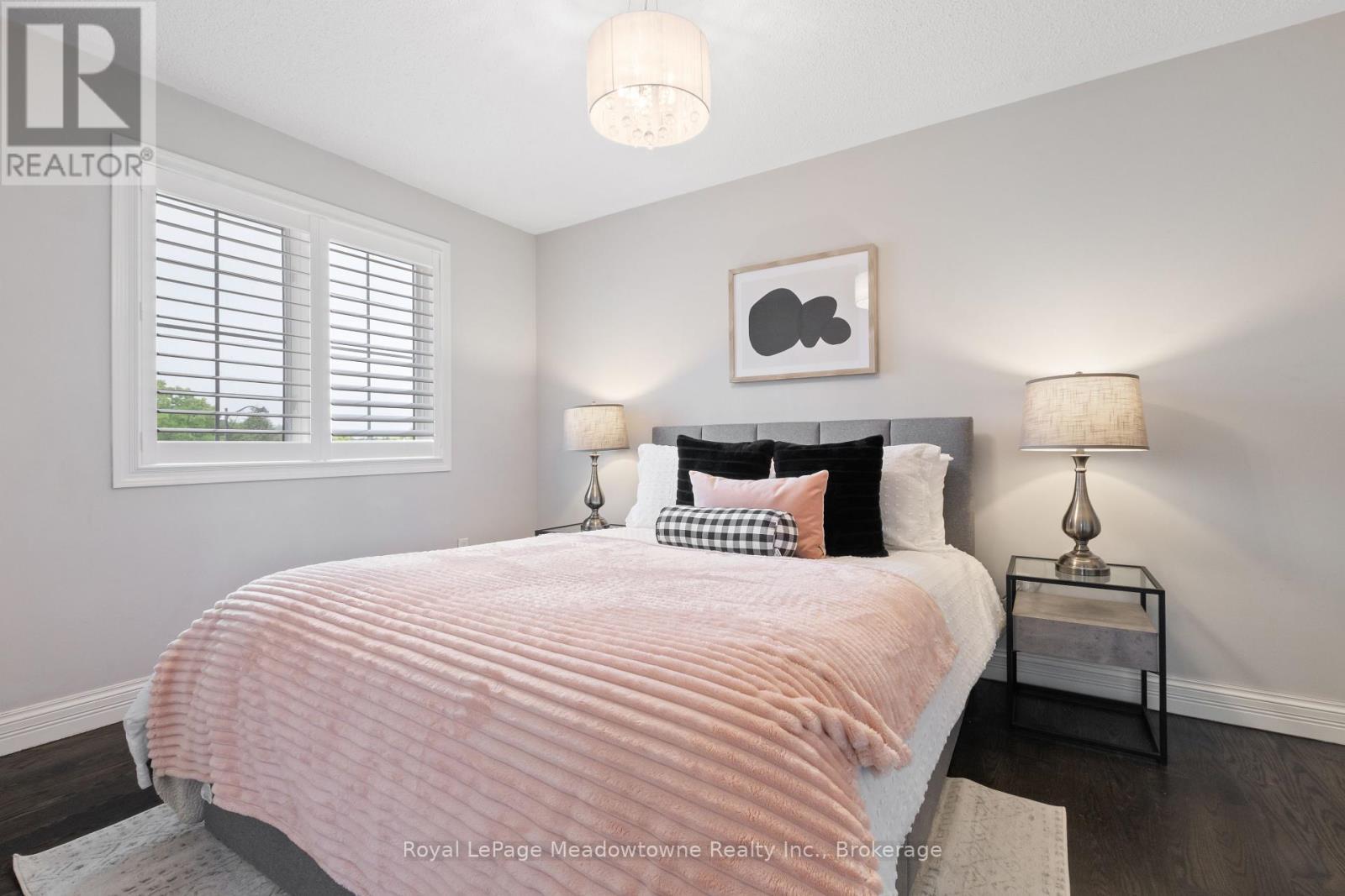 












824 GAZLEY CIRCLE

,
Milton (BE Beaty),




Ontario
L9T6M2

