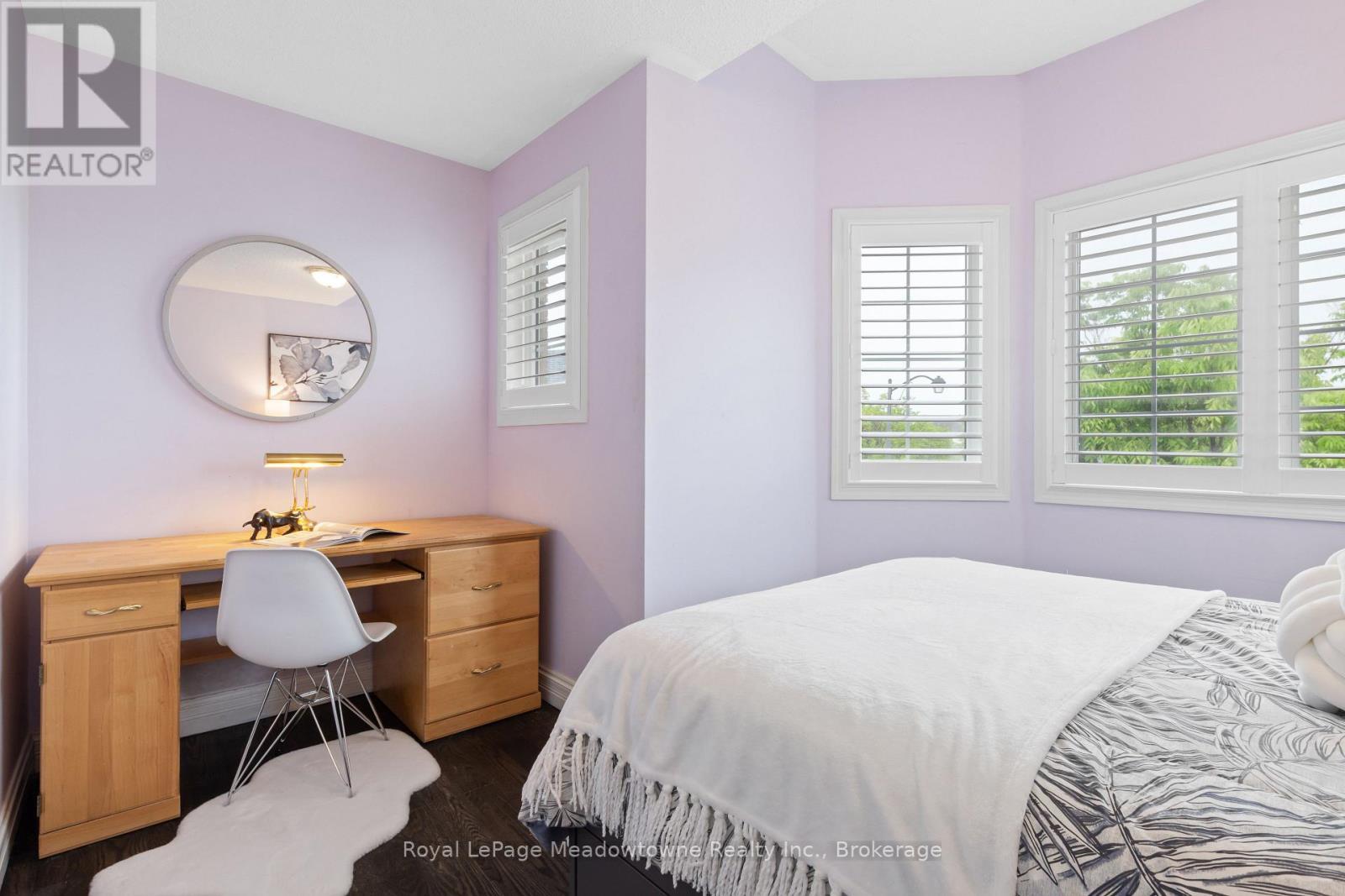 












824 GAZLEY CIRCLE

,
Milton (BE Beaty),




Ontario
L9T6M2

