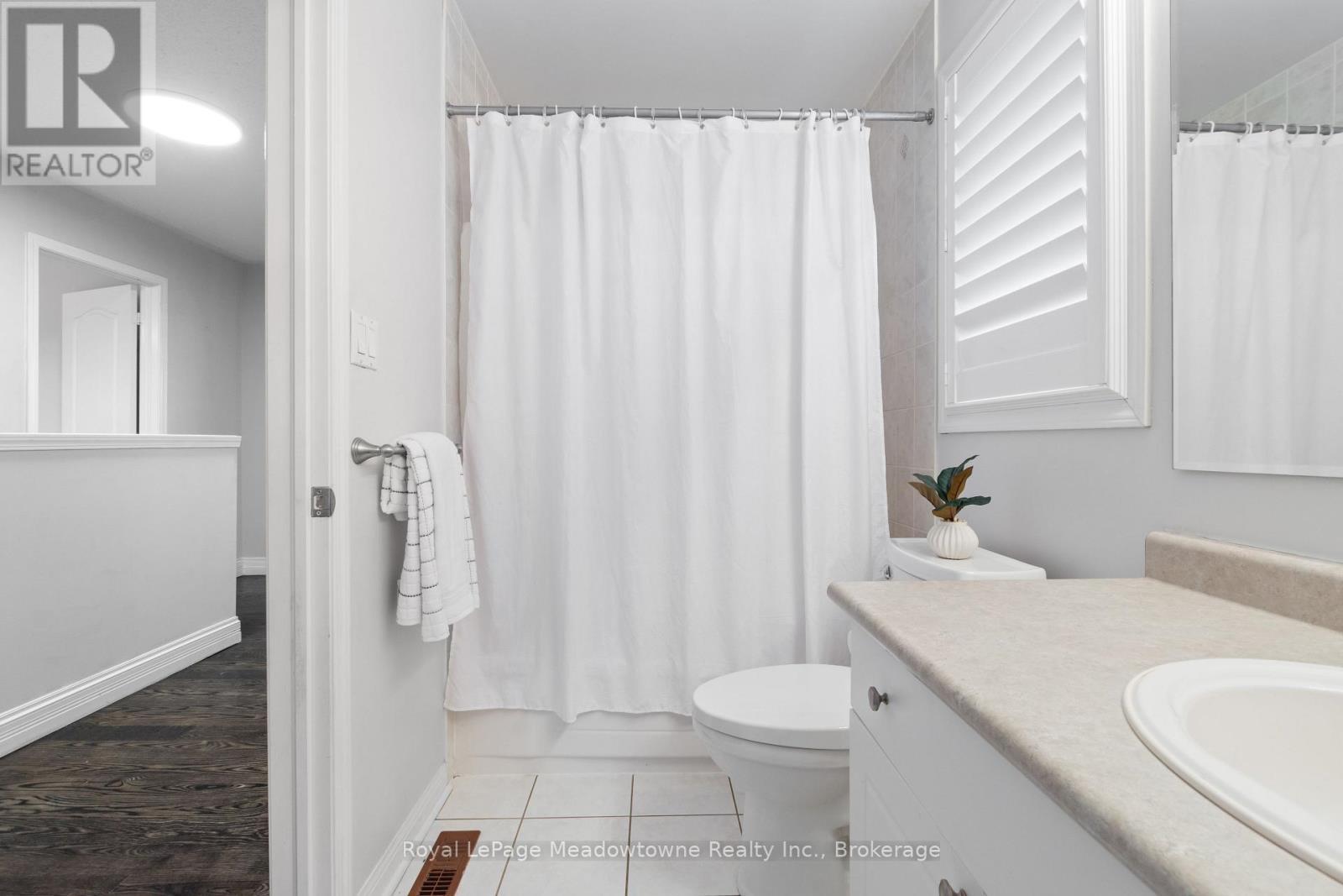 












824 GAZLEY CIRCLE

,
Milton (BE Beaty),




Ontario
L9T6M2

