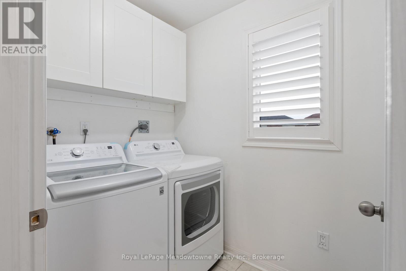 












824 GAZLEY CIRCLE

,
Milton (BE Beaty),




Ontario
L9T6M2

