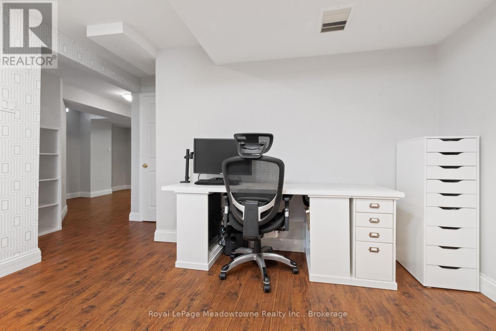 












824 GAZLEY CIRCLE

,
Milton (BE Beaty),




Ontario
L9T6M2

