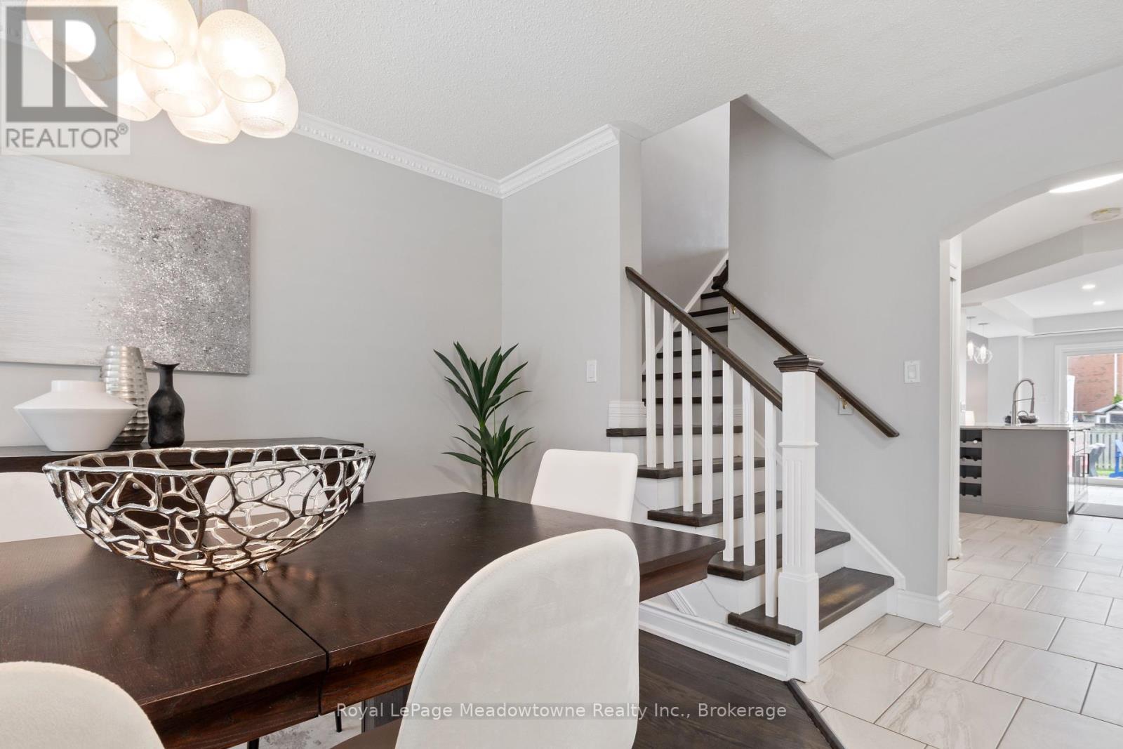 












824 GAZLEY CIRCLE

,
Milton (BE Beaty),




Ontario
L9T6M2

