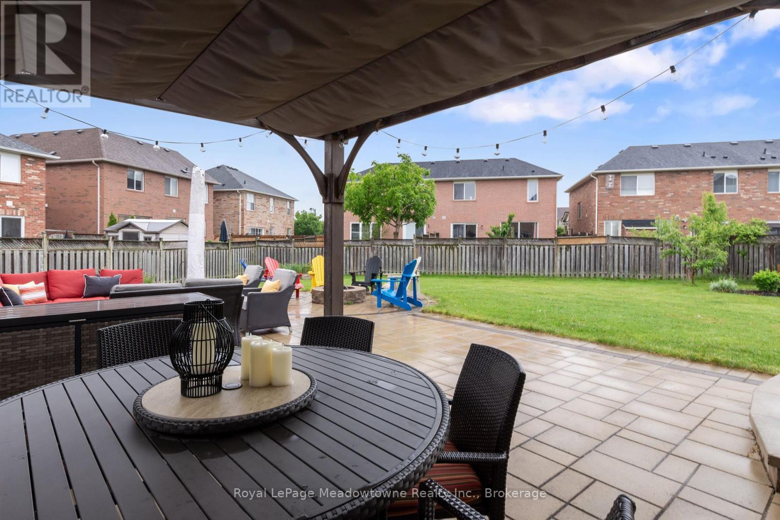












824 GAZLEY CIRCLE

,
Milton (BE Beaty),




Ontario
L9T6M2

