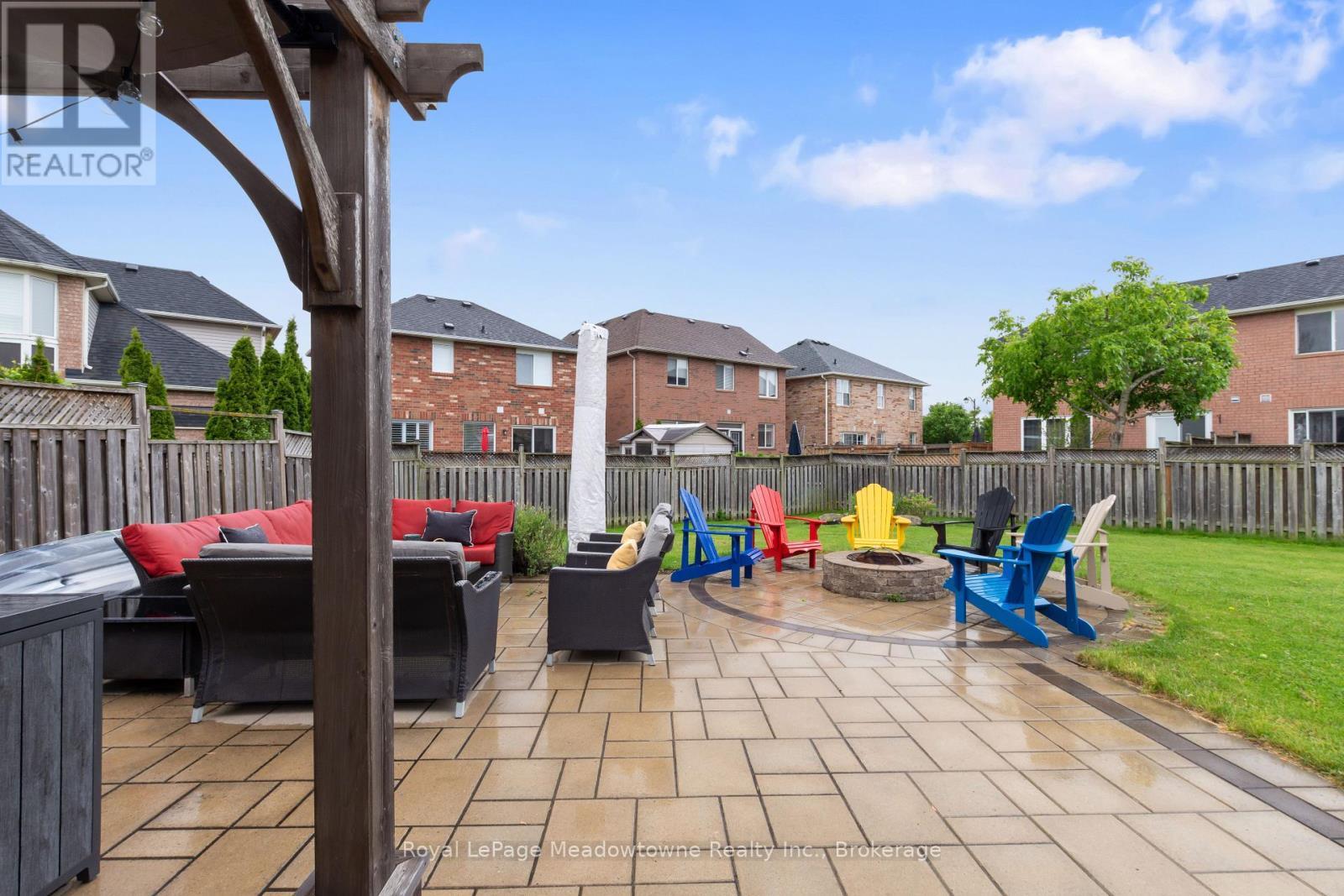 












824 GAZLEY CIRCLE

,
Milton (BE Beaty),




Ontario
L9T6M2

