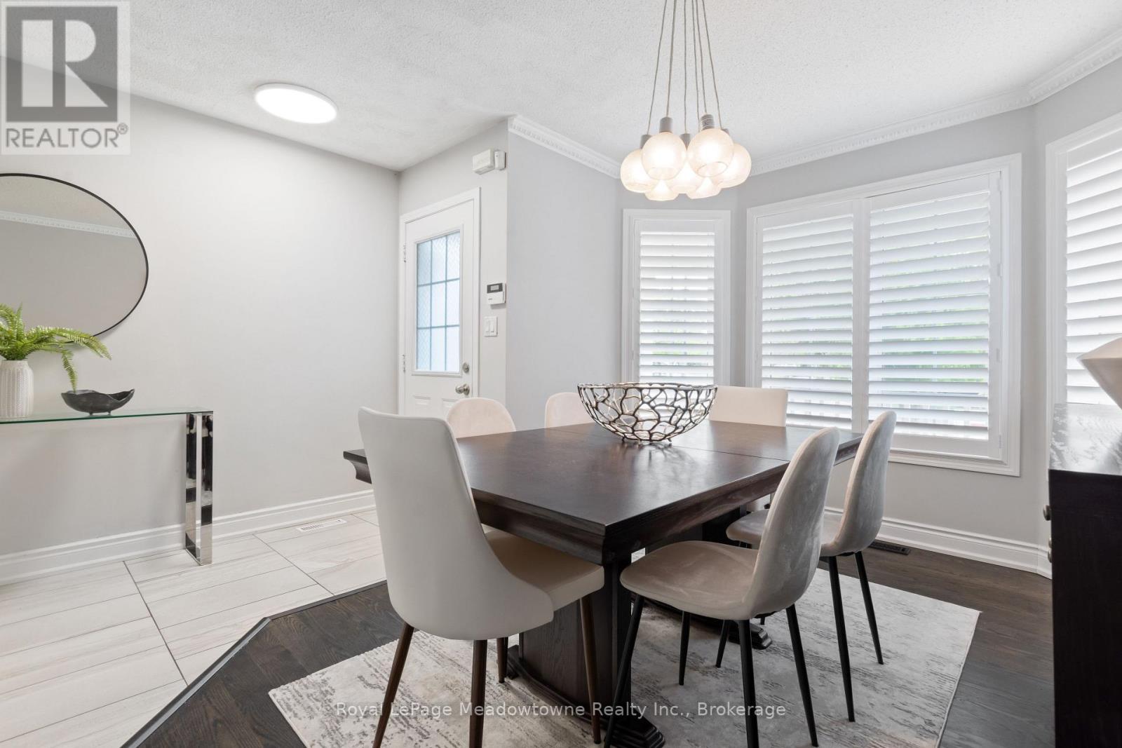 












824 GAZLEY CIRCLE

,
Milton (BE Beaty),




Ontario
L9T6M2

