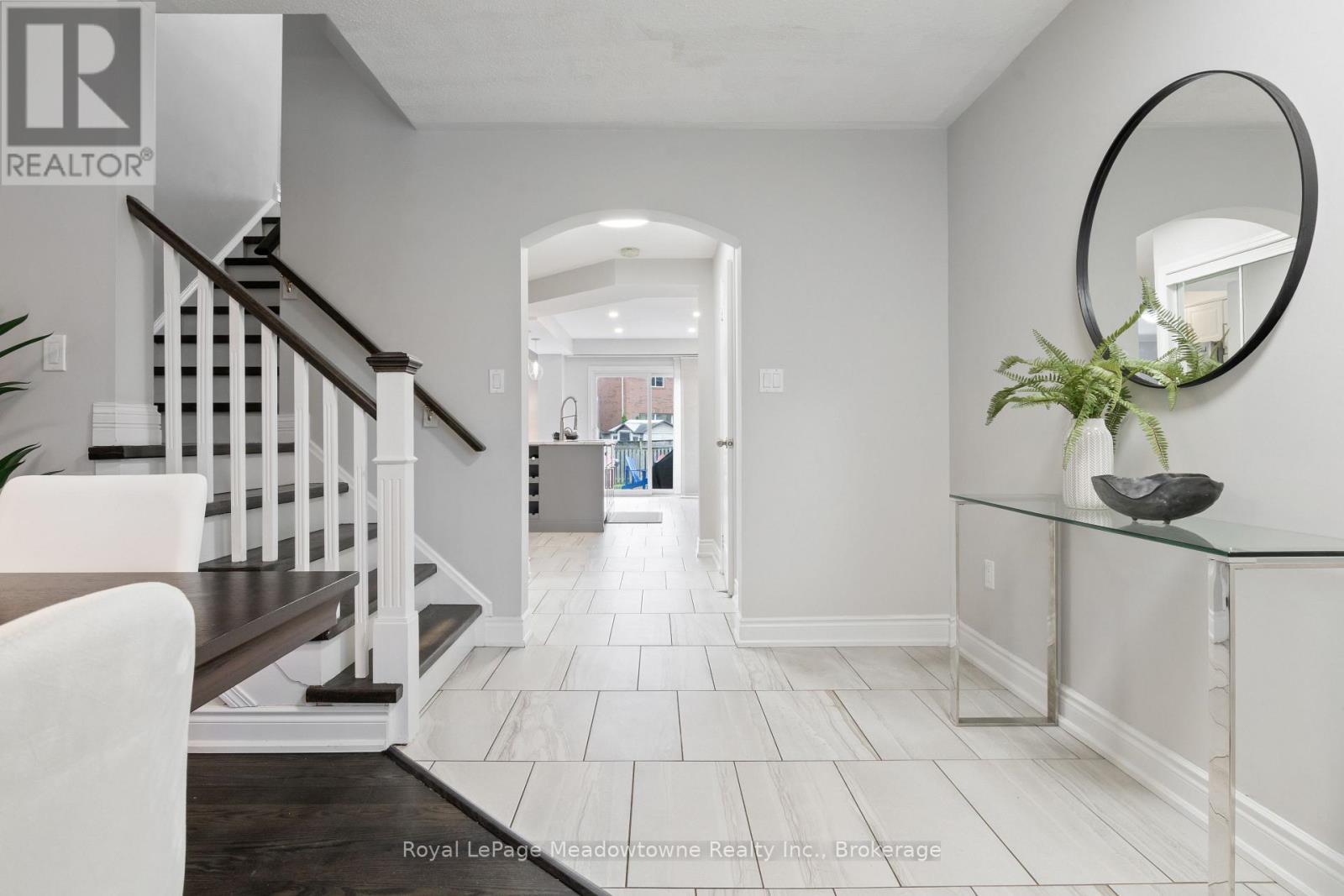 












824 GAZLEY CIRCLE

,
Milton (BE Beaty),




Ontario
L9T6M2

