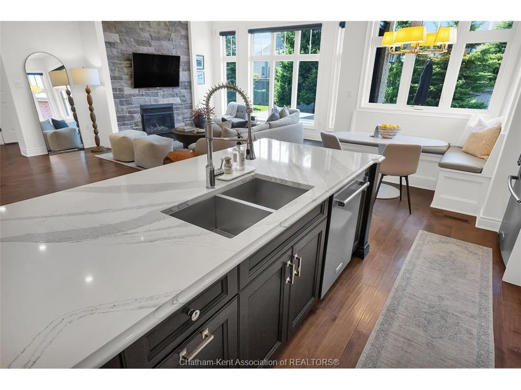 









2405


Meadowlands

Way,
London,




ON
N6G 5L8

