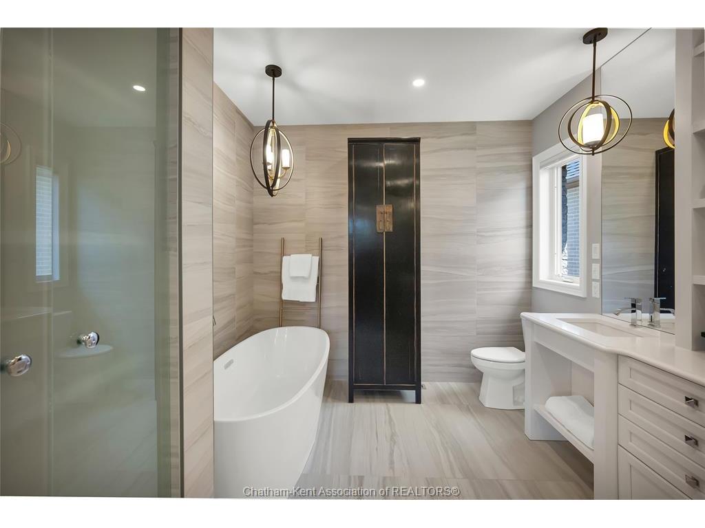 









2405


Meadowlands

Way,
London,




ON
N6G 5L8

