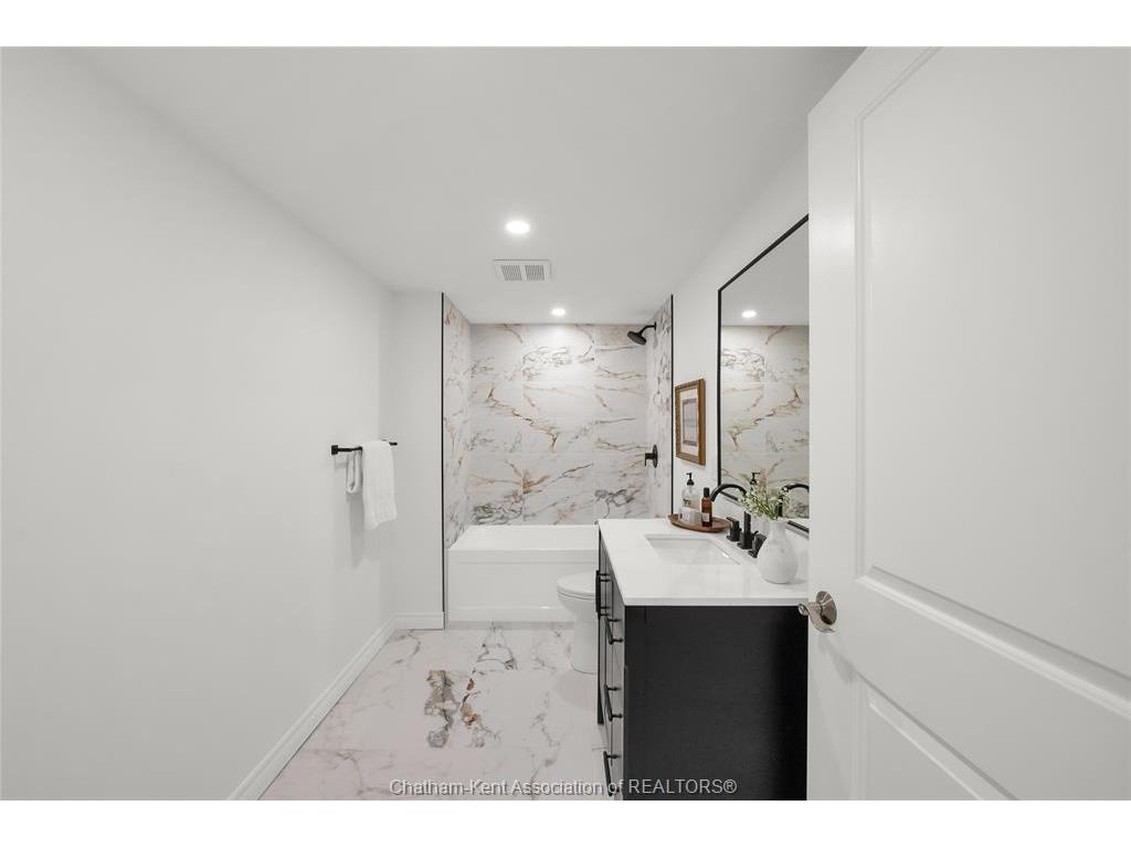 









2405


Meadowlands

Way,
London,




ON
N6G 5L8

