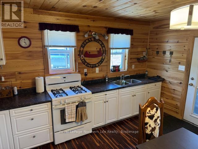 












126 ROBERTS ROAD

,
West Nipissing (River Valley),




Ontario
P0H2C0


