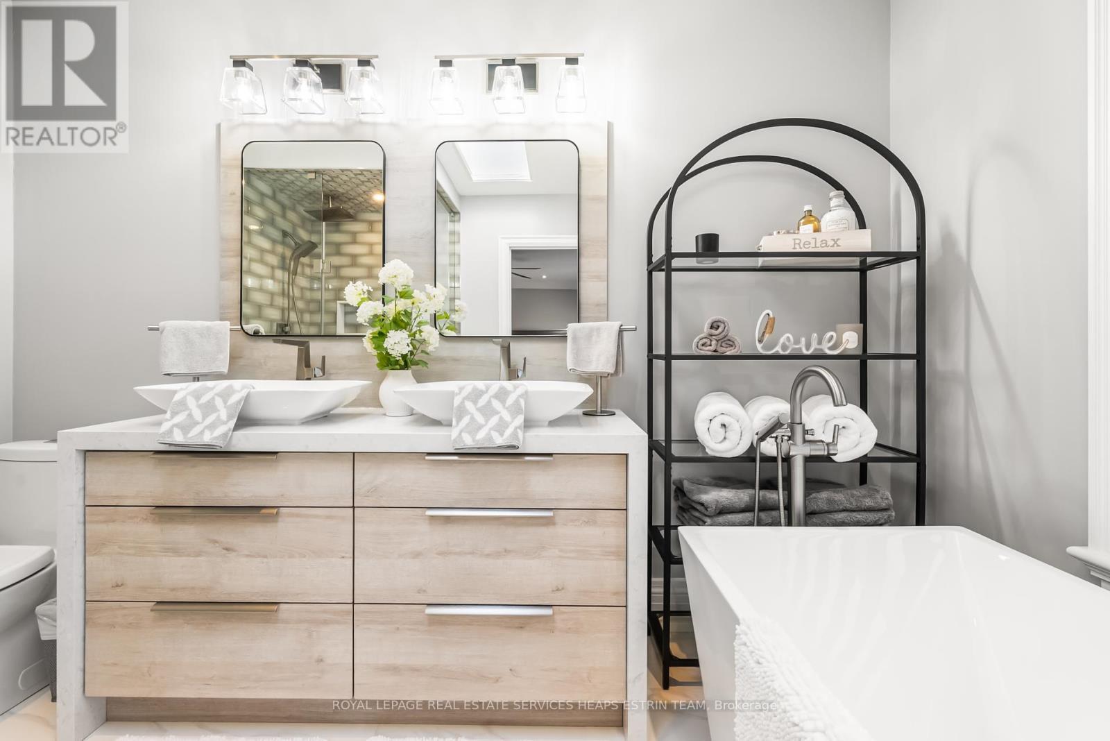 












481 BROADWAY AVENUE

,
Toronto,




Ontario
M4G2R4

