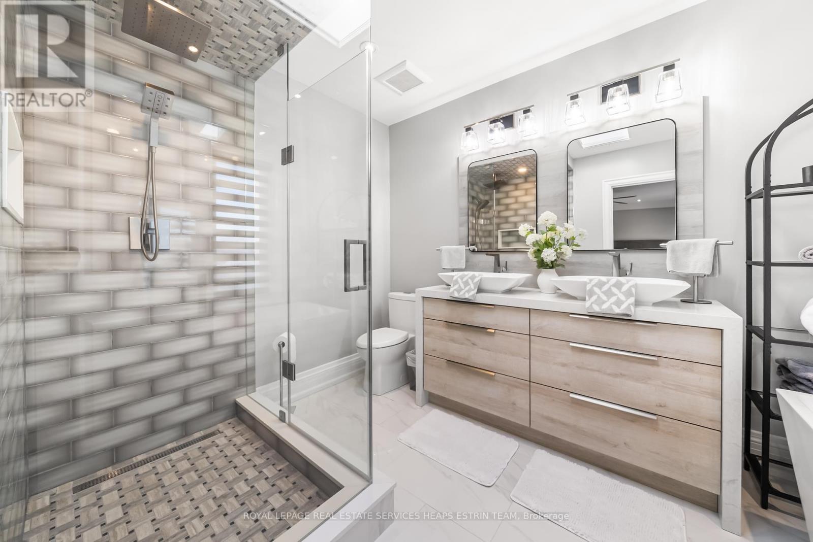 












481 BROADWAY AVENUE

,
Toronto,




Ontario
M4G2R4

