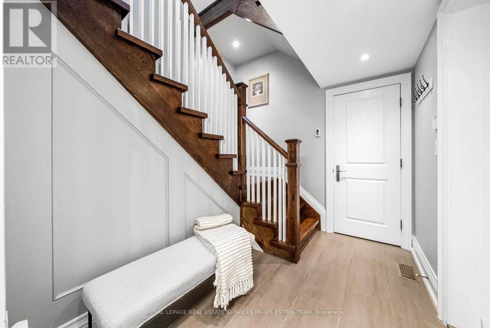 












481 BROADWAY AVENUE

,
Toronto,




Ontario
M4G2R4

