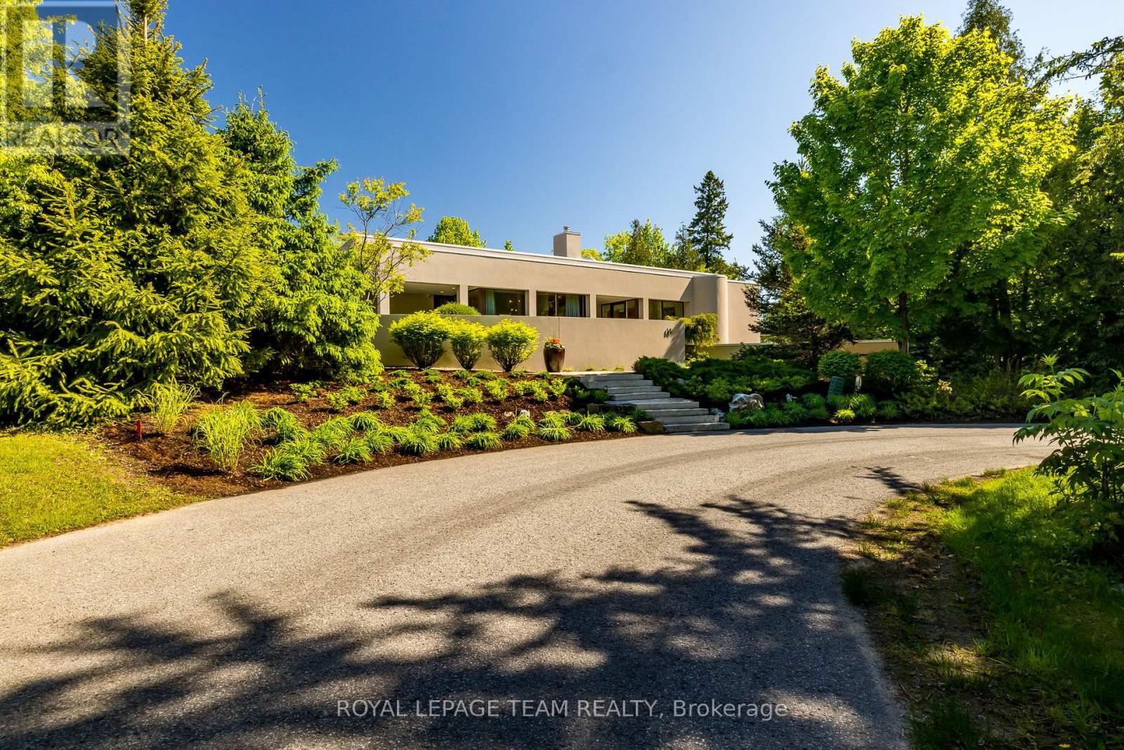 












14 KANATA ROCKERIES PRIVATE

,
Ottawa,




Ontario
K2K3P4

