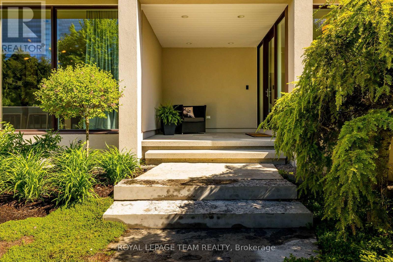 












14 KANATA ROCKERIES PRIVATE

,
Ottawa,




Ontario
K2K3P4

