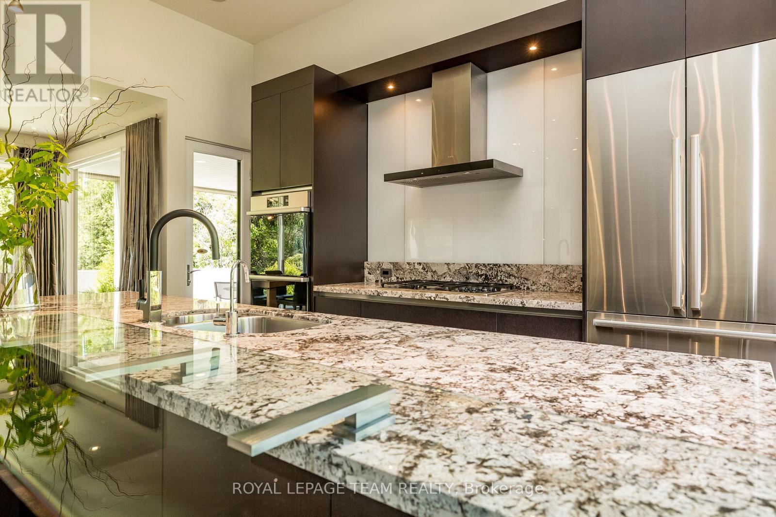 












14 KANATA ROCKERIES PRIVATE

,
Ottawa,




Ontario
K2K3P4

