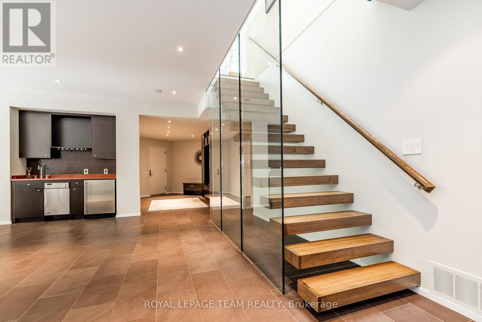 












14 KANATA ROCKERIES PRIVATE

,
Ottawa,




Ontario
K2K3P4

