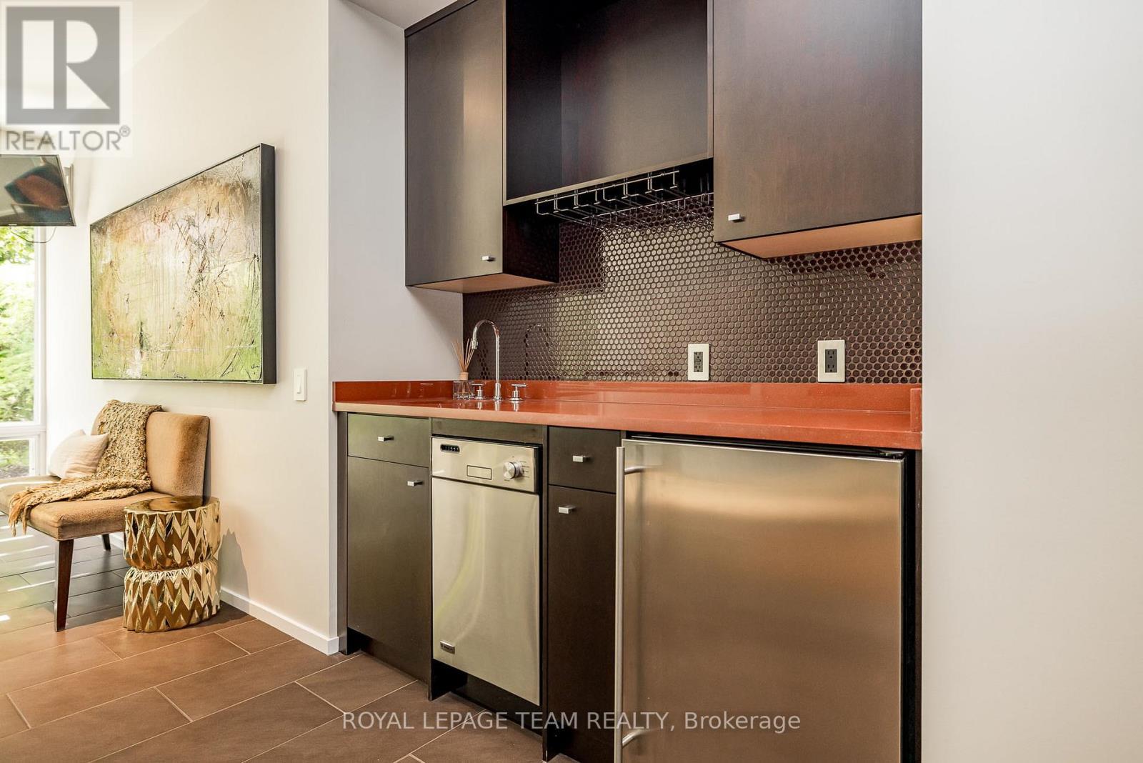 












14 KANATA ROCKERIES PRIVATE

,
Ottawa,




Ontario
K2K3P4

