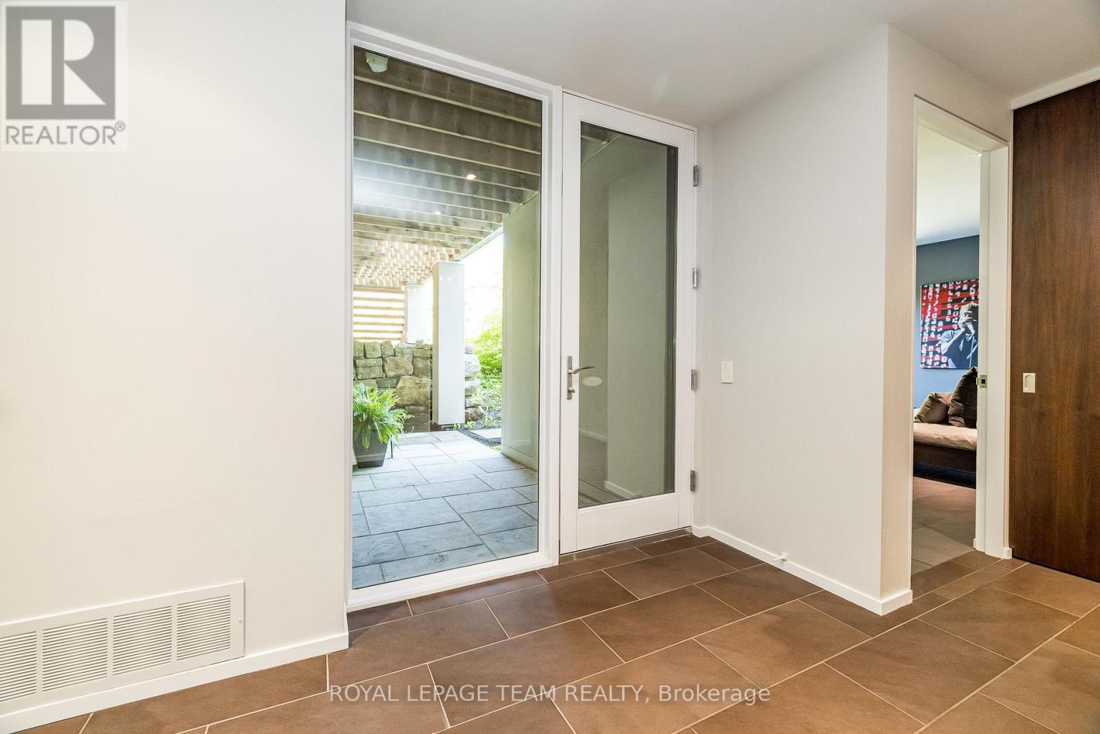 












14 KANATA ROCKERIES PRIVATE

,
Ottawa,




Ontario
K2K3P4

