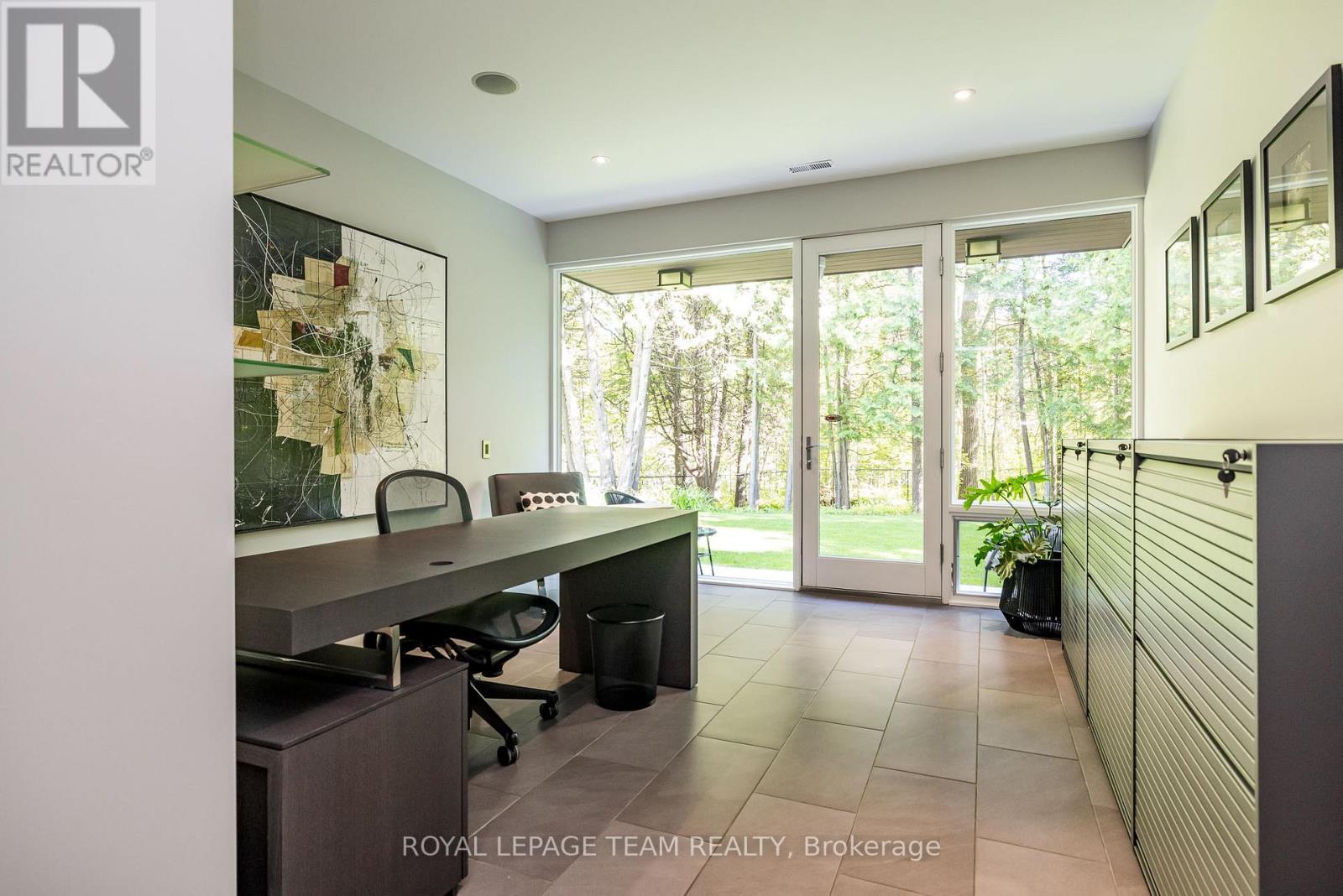 












14 KANATA ROCKERIES PRIVATE

,
Ottawa,




Ontario
K2K3P4

