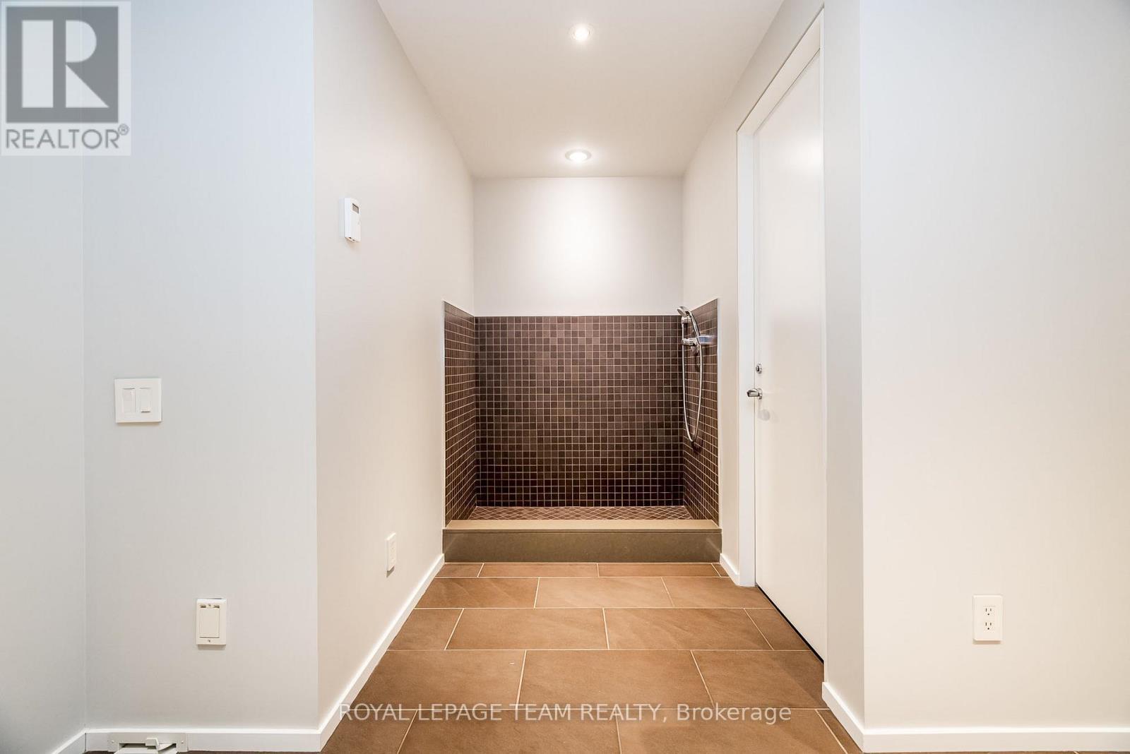 












14 KANATA ROCKERIES PRIVATE

,
Ottawa,




Ontario
K2K3P4

