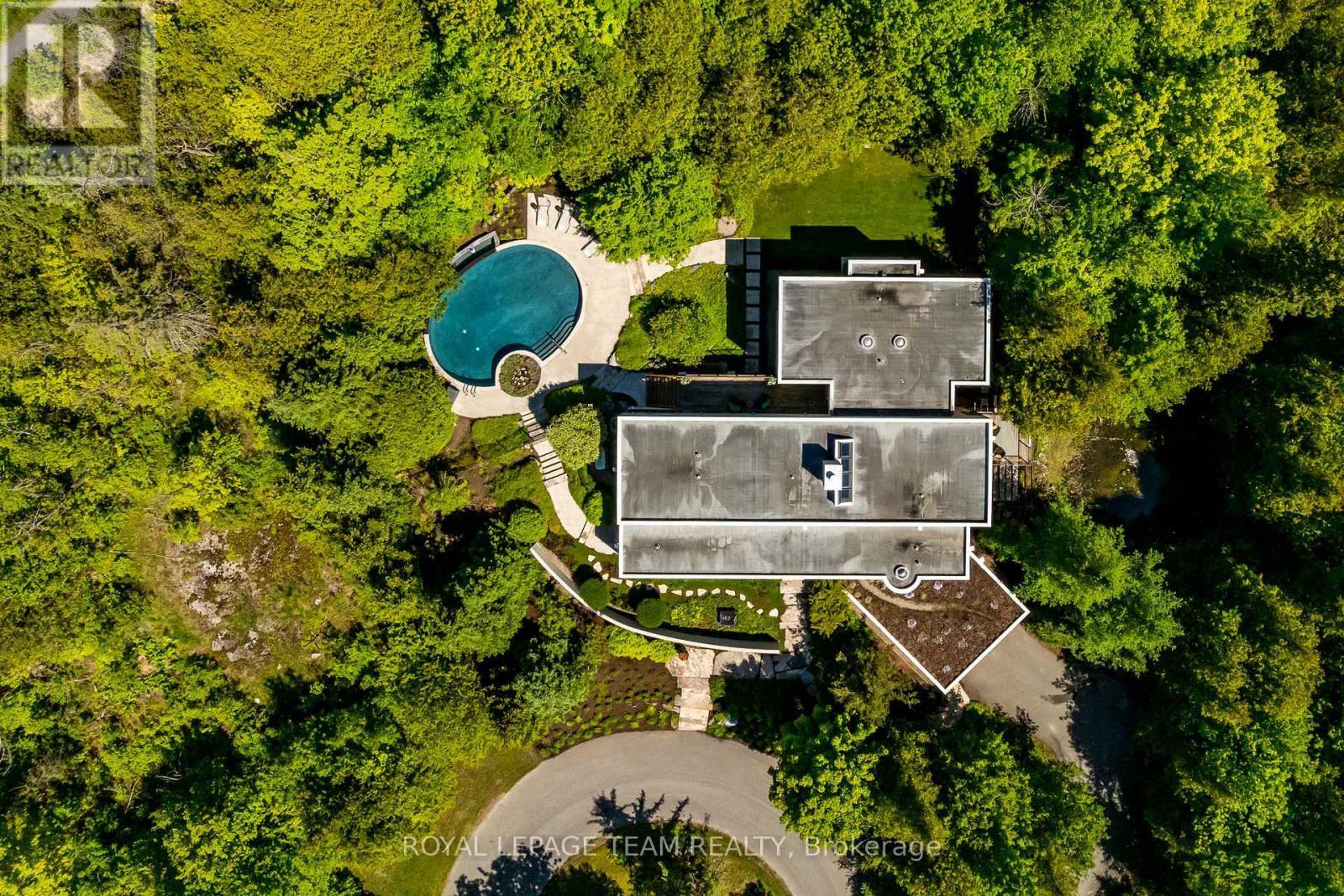 












14 KANATA ROCKERIES PRIVATE

,
Ottawa,




Ontario
K2K3P4

