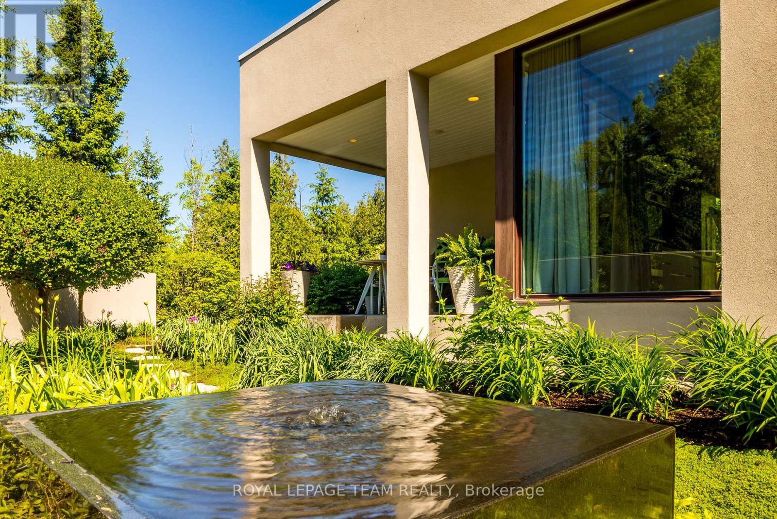 












14 KANATA ROCKERIES PRIVATE

,
Ottawa,




Ontario
K2K3P4

