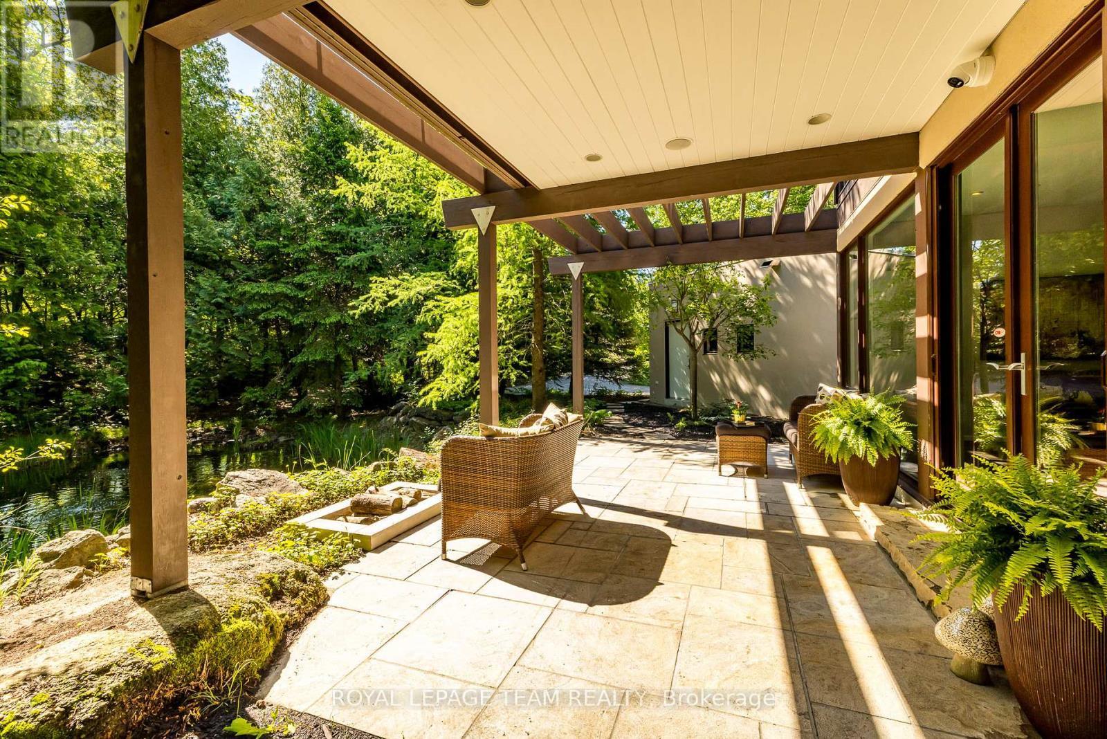 












14 KANATA ROCKERIES PRIVATE

,
Ottawa,




Ontario
K2K3P4

