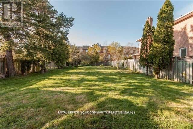 












90 ELGIN MILLS ROAD W

,
Richmond Hill,




Ontario
L4C4M2

