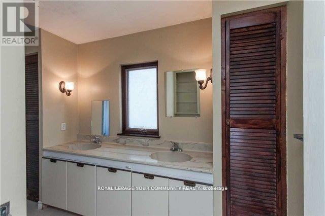 












90 ELGIN MILLS ROAD W

,
Richmond Hill,




Ontario
L4C4M2

