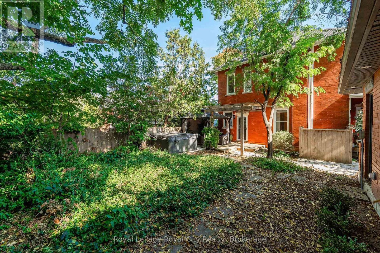 












138 DUBLIN STREET N

,
Guelph (Downtown),




Ontario
N1H4N7

