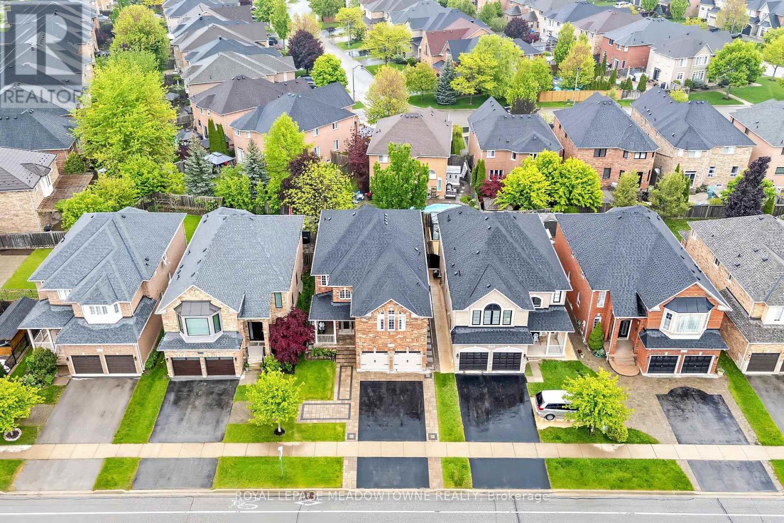 












2120 PINE GLEN ROAD

,
Oakville,




Ontario
L6M5B3

