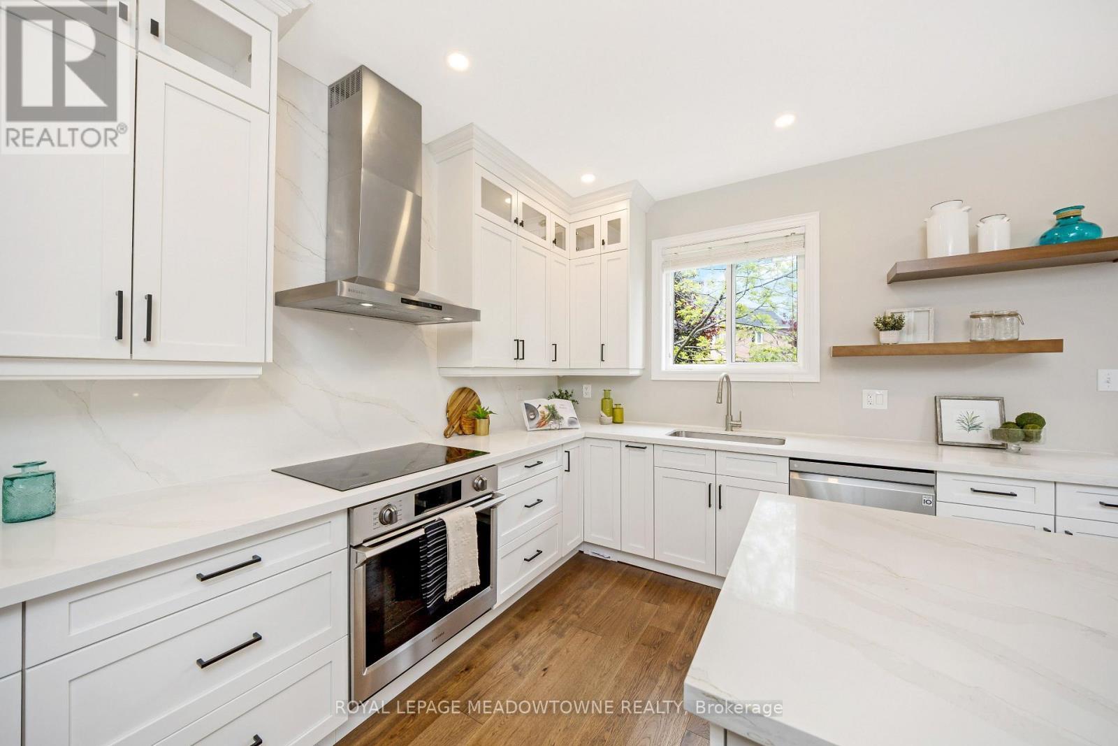 












2120 PINE GLEN ROAD

,
Oakville,




Ontario
L6M5B3

