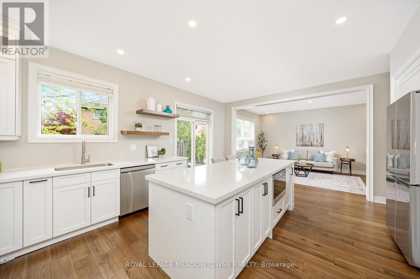 












2120 PINE GLEN ROAD

,
Oakville,




Ontario
L6M5B3

