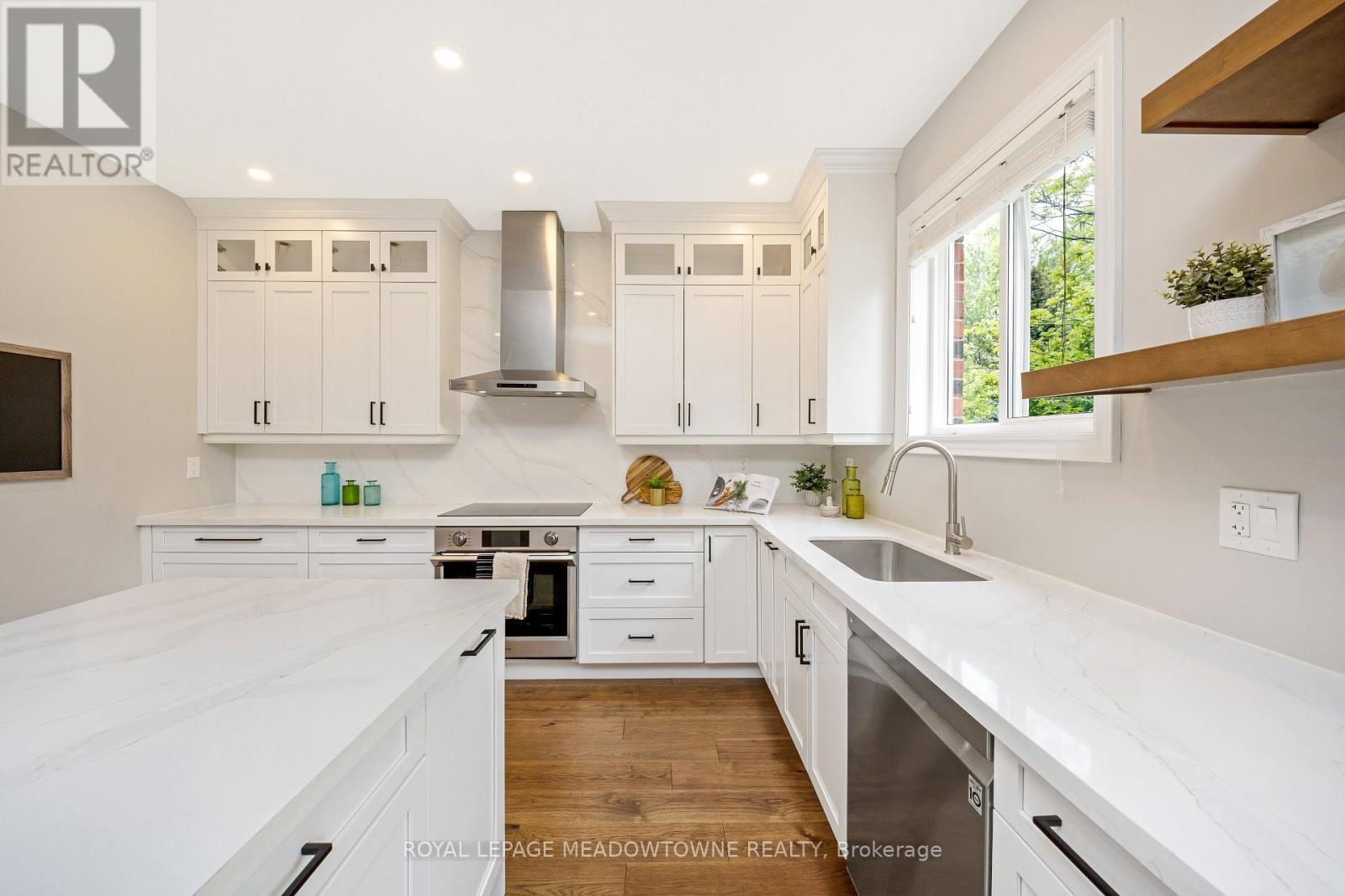 












2120 PINE GLEN ROAD

,
Oakville,




Ontario
L6M5B3

