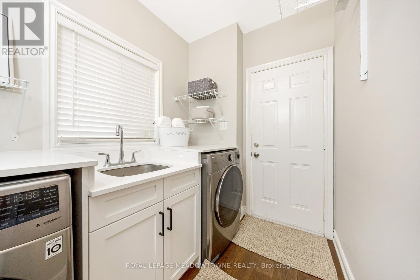 












2120 PINE GLEN ROAD

,
Oakville,




Ontario
L6M5B3


