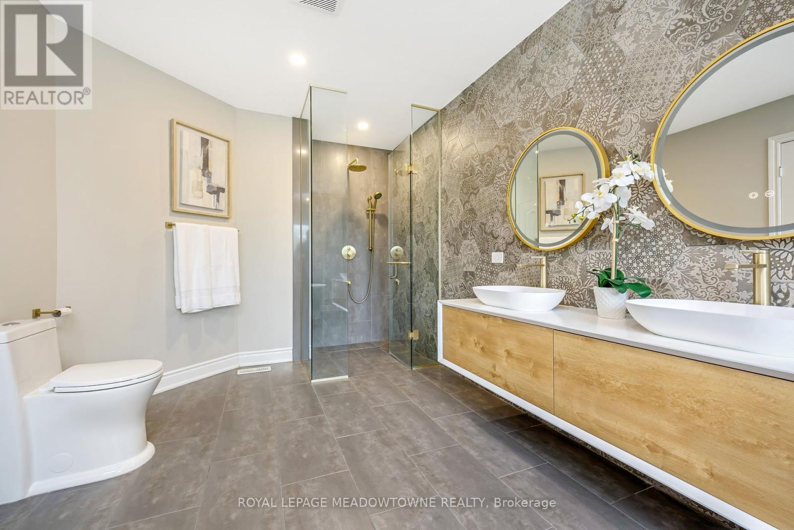 












2120 PINE GLEN ROAD

,
Oakville,




Ontario
L6M5B3


