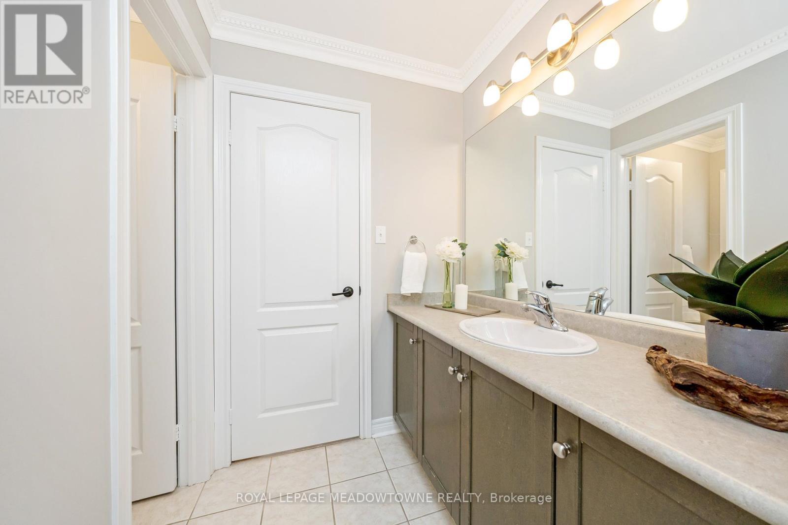 












2120 PINE GLEN ROAD

,
Oakville,




Ontario
L6M5B3

