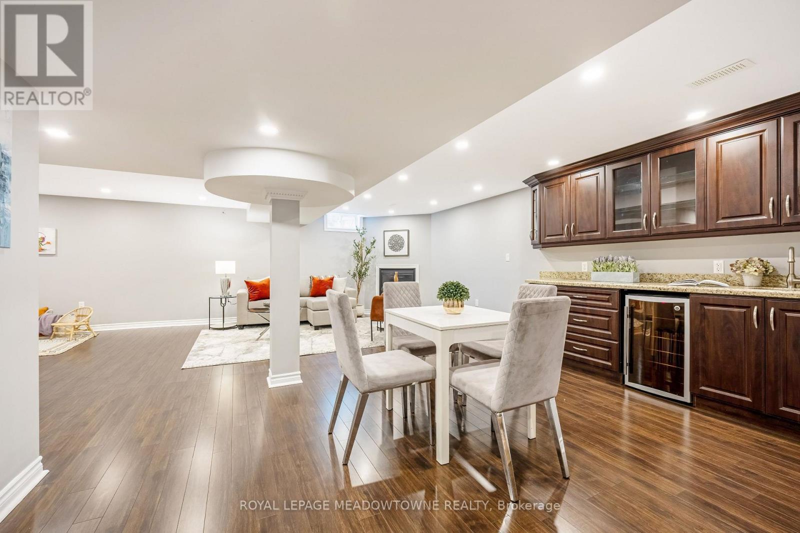 












2120 PINE GLEN ROAD

,
Oakville,




Ontario
L6M5B3

