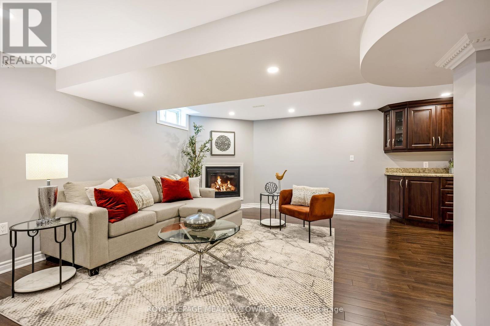 












2120 PINE GLEN ROAD

,
Oakville,




Ontario
L6M5B3

