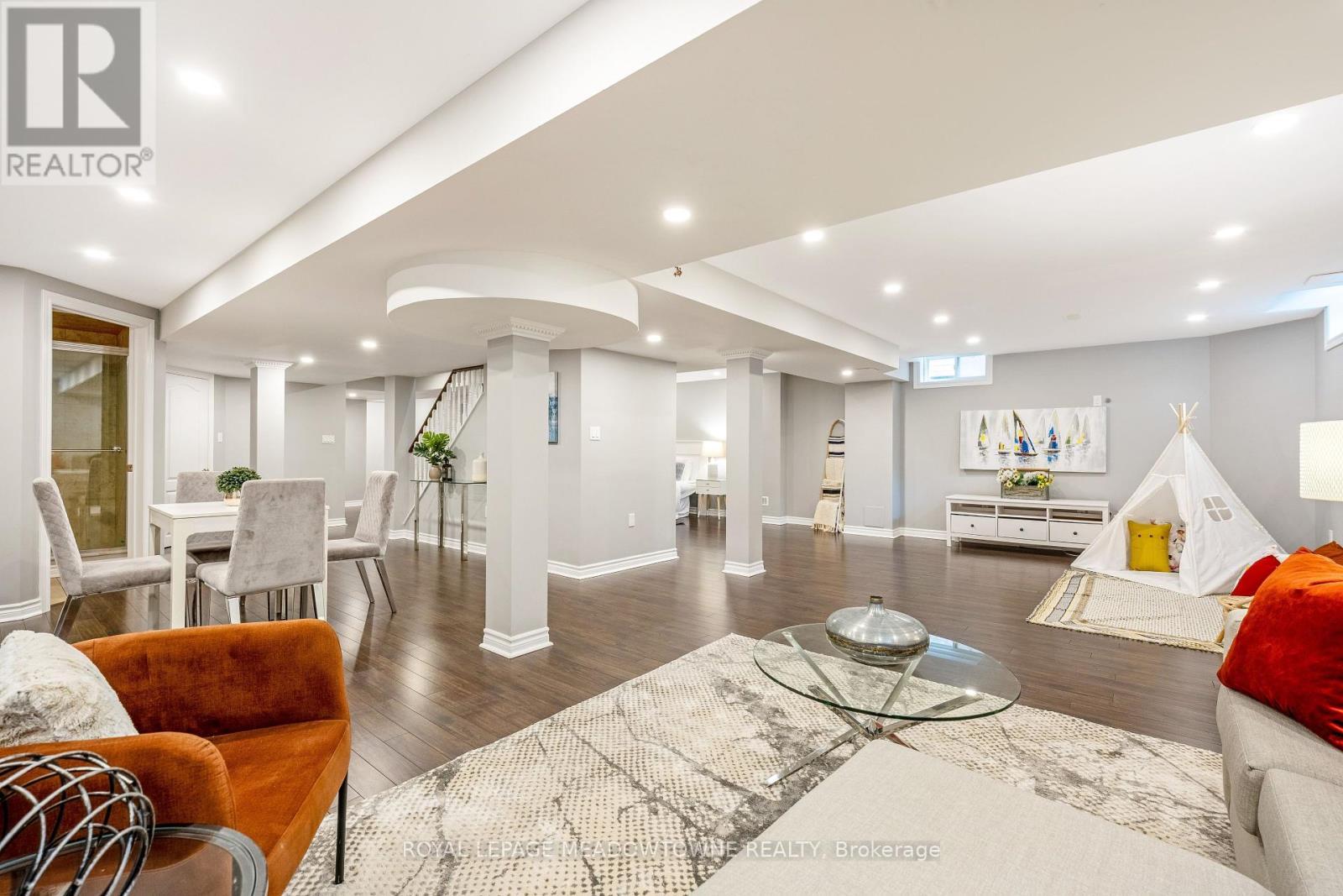 












2120 PINE GLEN ROAD

,
Oakville,




Ontario
L6M5B3

