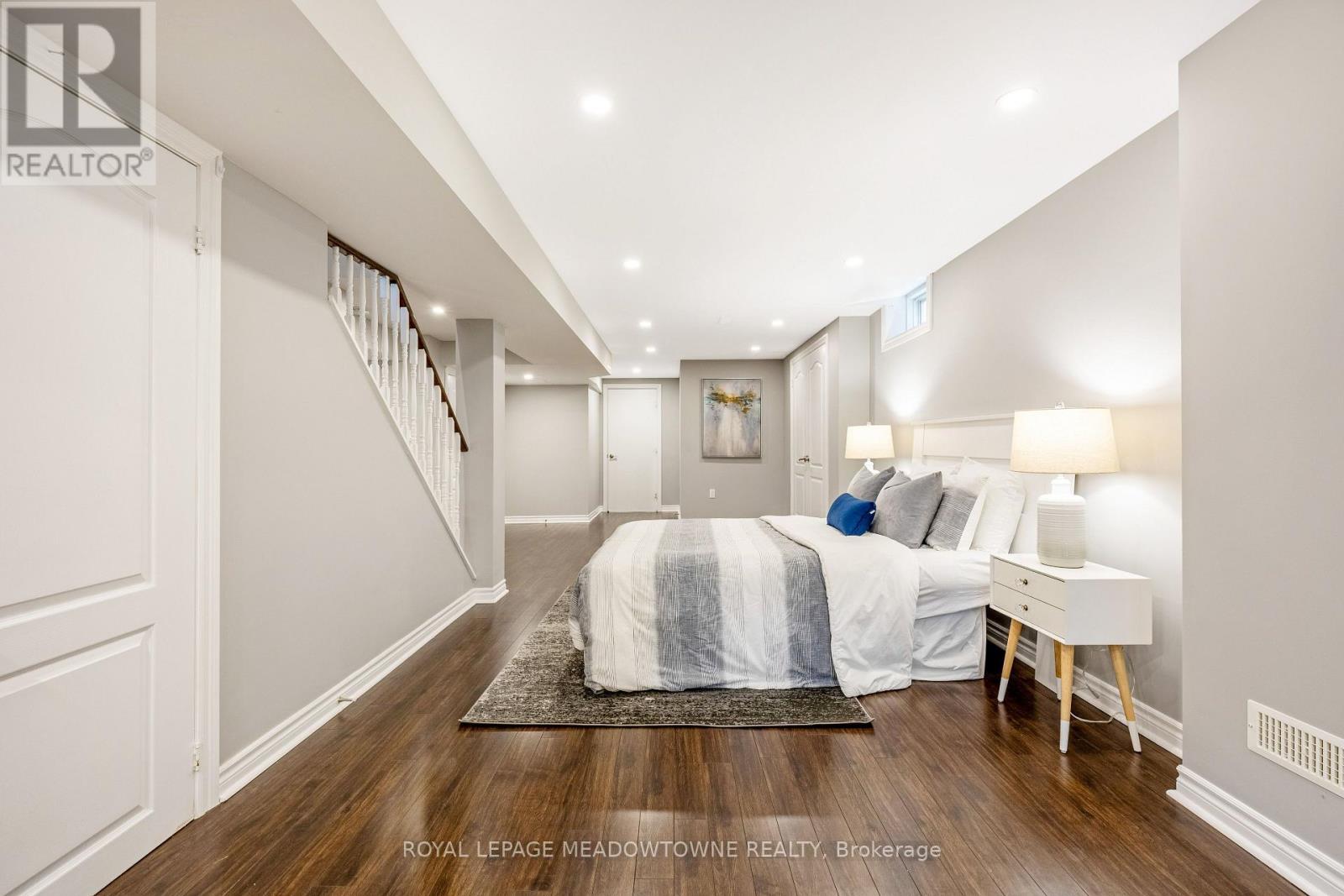 












2120 PINE GLEN ROAD

,
Oakville,




Ontario
L6M5B3

