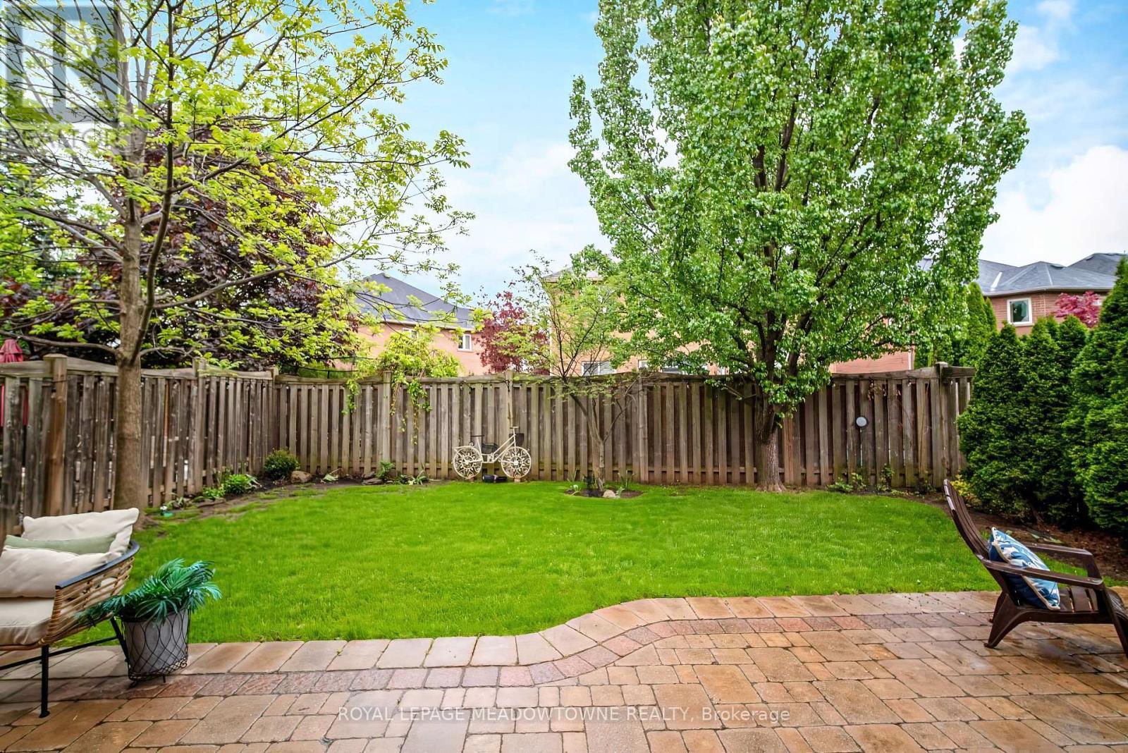 












2120 PINE GLEN ROAD

,
Oakville,




Ontario
L6M5B3

